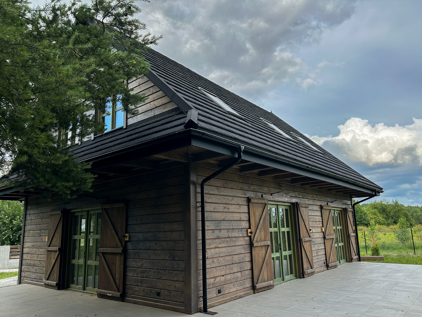 dom z drewna księżycowego