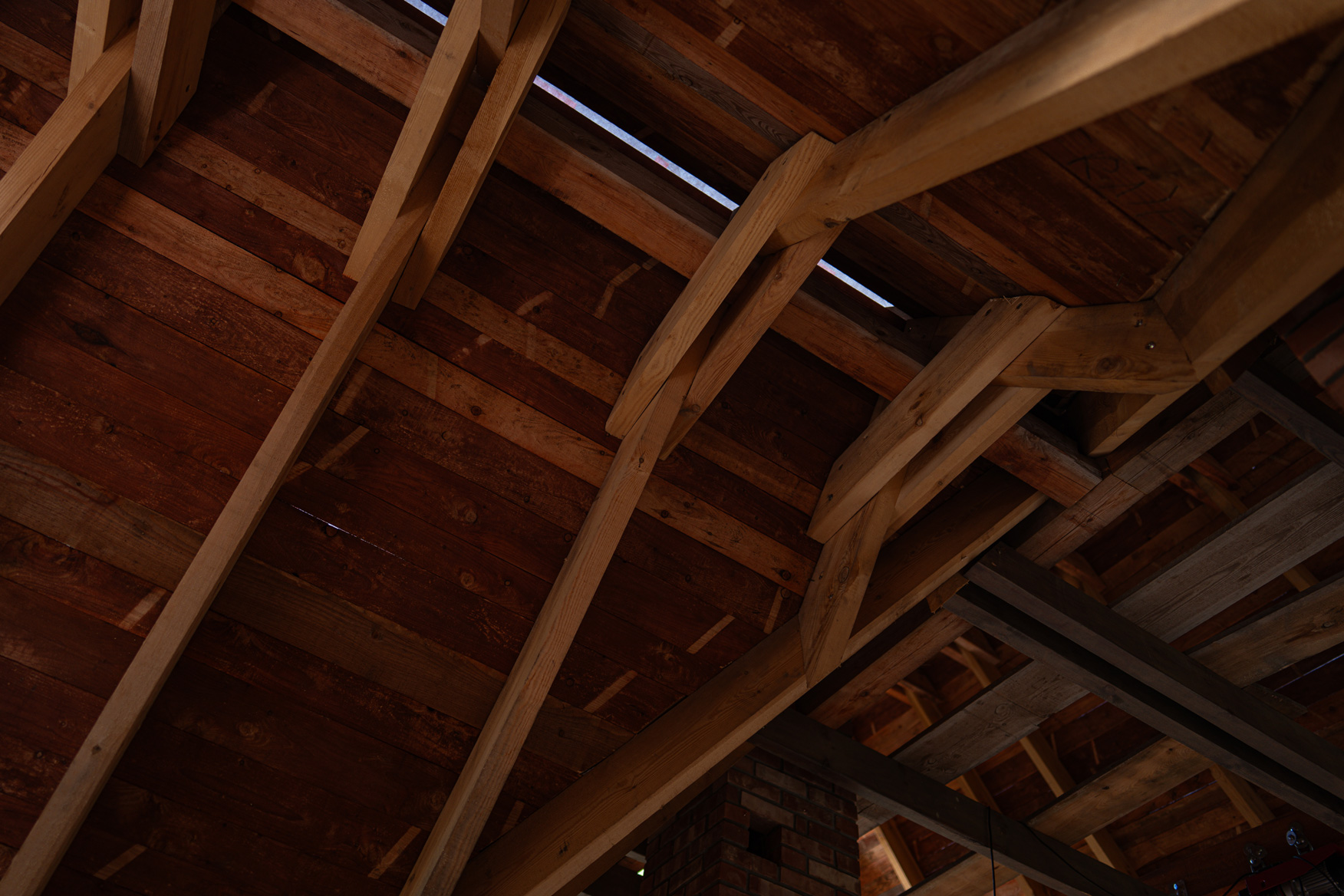 dom z drewna księżycowego