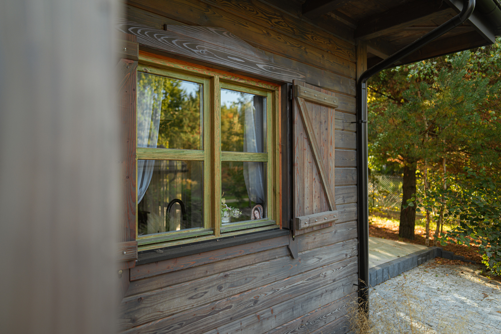 dom z drewna księżycowego